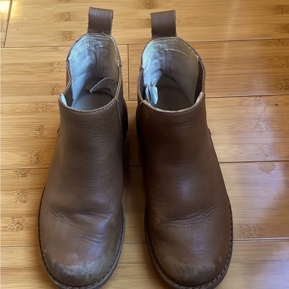 Uggs Girls Chelsea Boot Brown Waterproof size 3